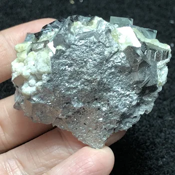 109.8 gNatürliche durchsichtige Fluorchlorkohlenwasserstoffarseopyrit Mineralringvenen Geologie Unterricht Stein Hausdekoration