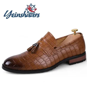 2021 Mens Topánky Ukázal Prst Bežné Pošmyknúť na Mokasíny Krokodíla Vzor Strapec Formálne Topánky Business Office Classic Návrhár Obuvi
