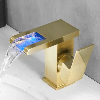 Kúpeľňa Povodí Kohútik Pevné Brass Umývadlo Ťuknite na položku Zmiešavač Teplej a Studenej Vodopád Žeriav Ťuknite na položku Hydro Power LED Svetlo Palube Namontované zlatým