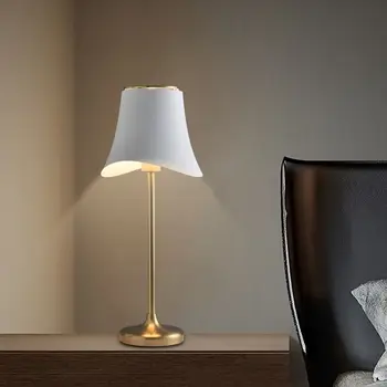 Moderné Stolové Svietidlo LED E27 Kovové Čítanie Stolové Lampy pre Spálne Posteli Štúdia Obývacia Izba Domova Stolná Lampa Nočného Svetla Červená
