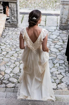 V-Neck Opuchnuté Svadobné šaty Čipkou Trim Dot Tylu Vintage Svadobné Šaty Španielsko Riadok Vestido De Noivas Elegantné ZW323