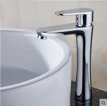 Kúpeľňa dlho, umývadlo umývadlo vody na zvukový pult, pochrómovaný vodopád umývadlo kohútik, jednootvorová mosadzný kohútik teplej a studenej