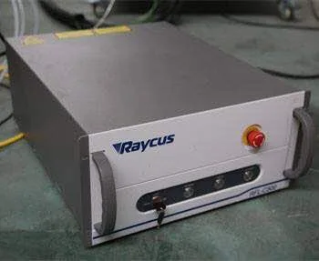 Hot predaj Raycus 1000w pre fiber laser rezanie stroj